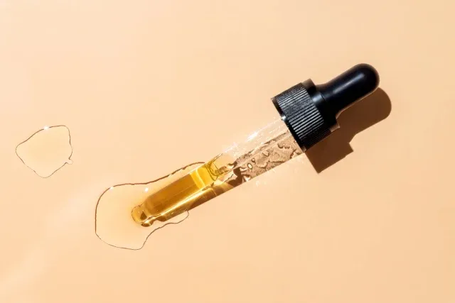 Rewolucyjne serum w podkładzie - sekret gładkiej i naturalnie prezentującej się cery